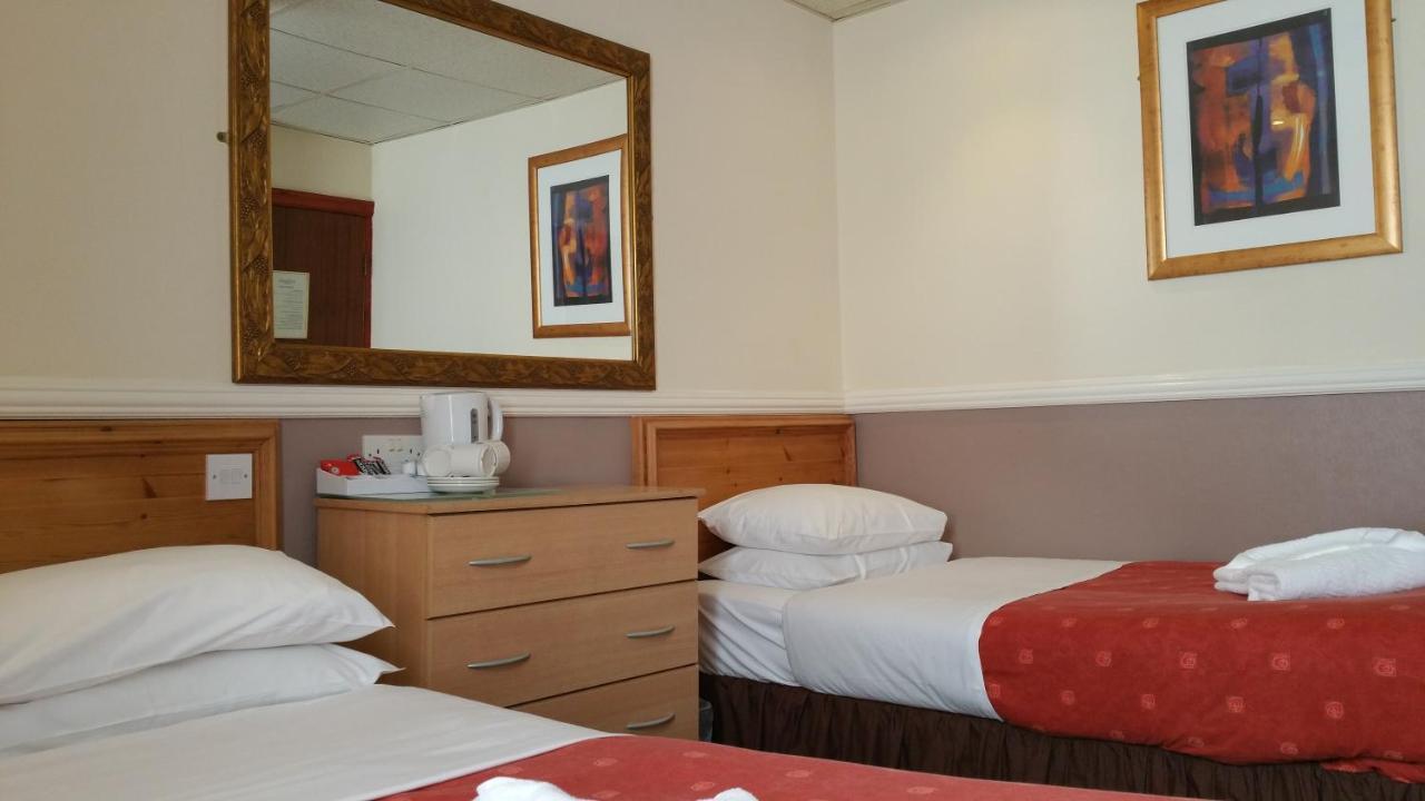 Twin Room with Private Bathroom